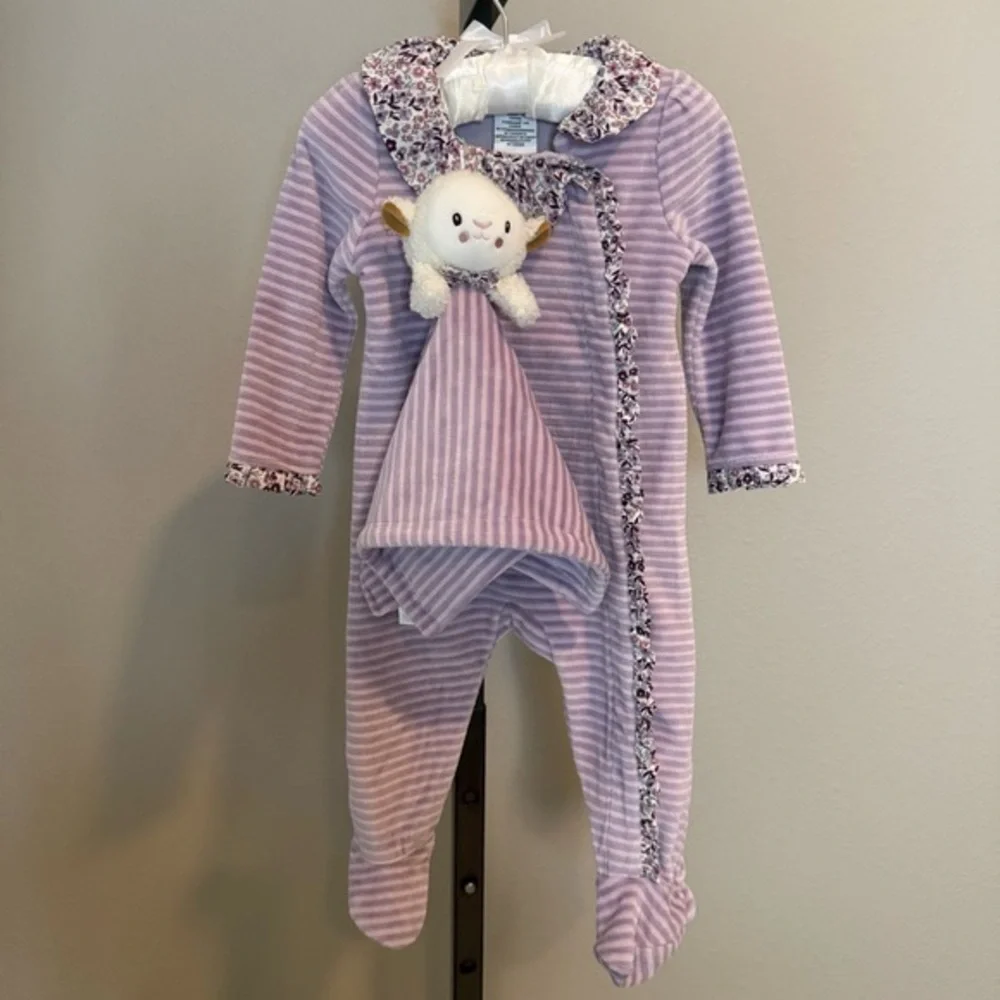 New! Cupcakes and Cashmere soft velvet infant sleeper with matching lovey 3-6 M